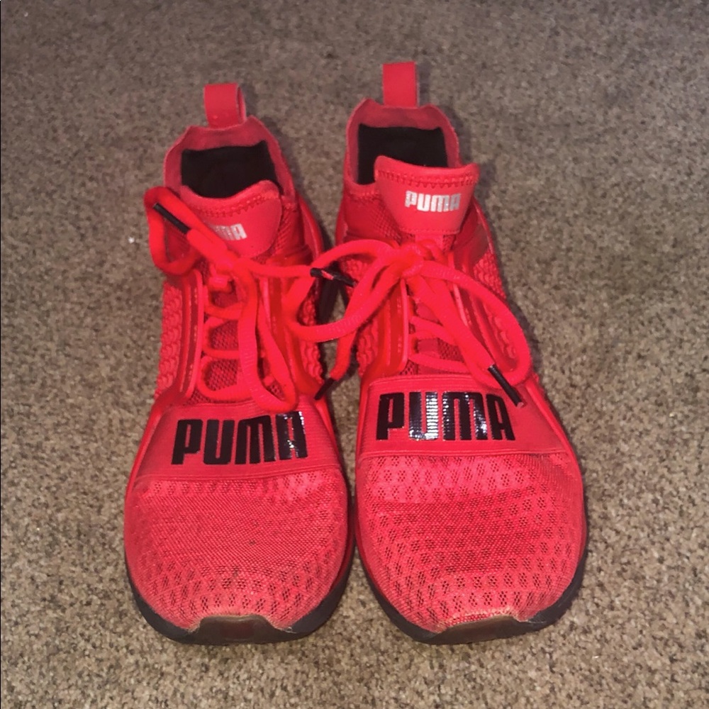 Mens Pumas Size 8